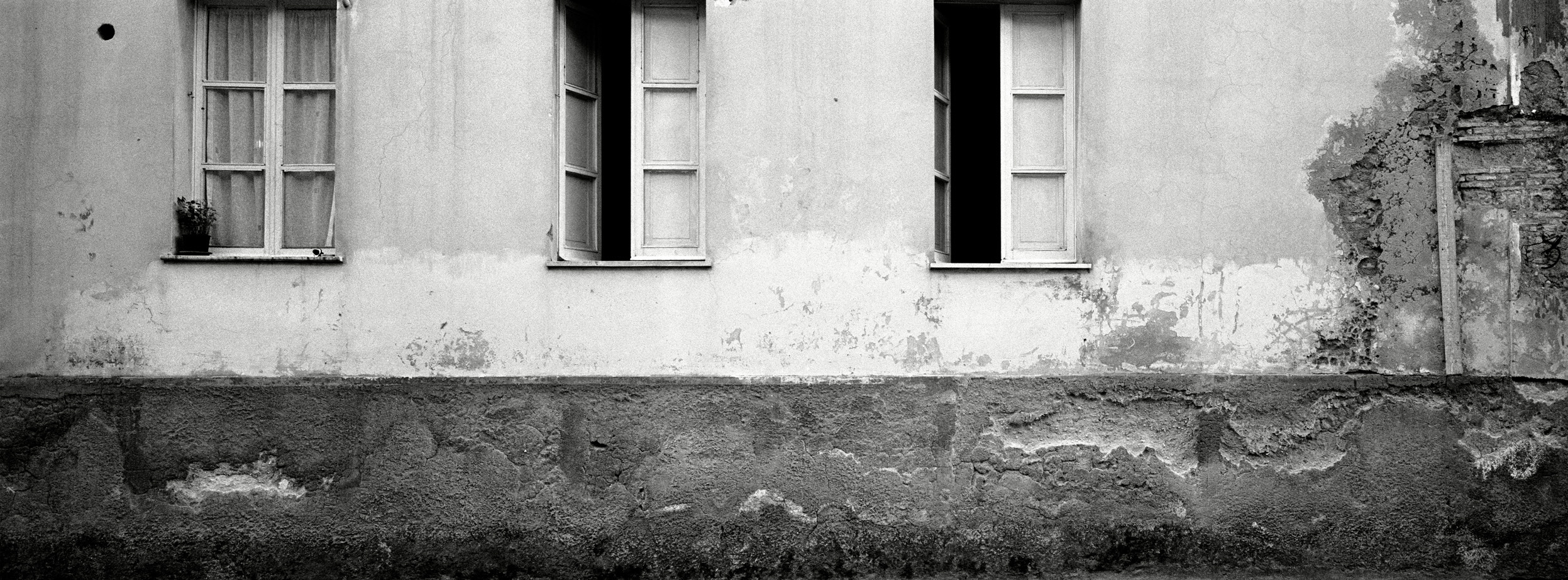 Untitled #7, 2003-2016 from the series 'The Visual Awareness of the World Around Me'- Gelatin silver print 